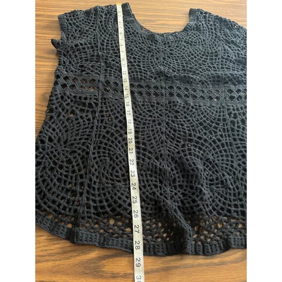 Black see through scoop neck short cap sleeved knitted crocheted top - Picture 4 of 5
